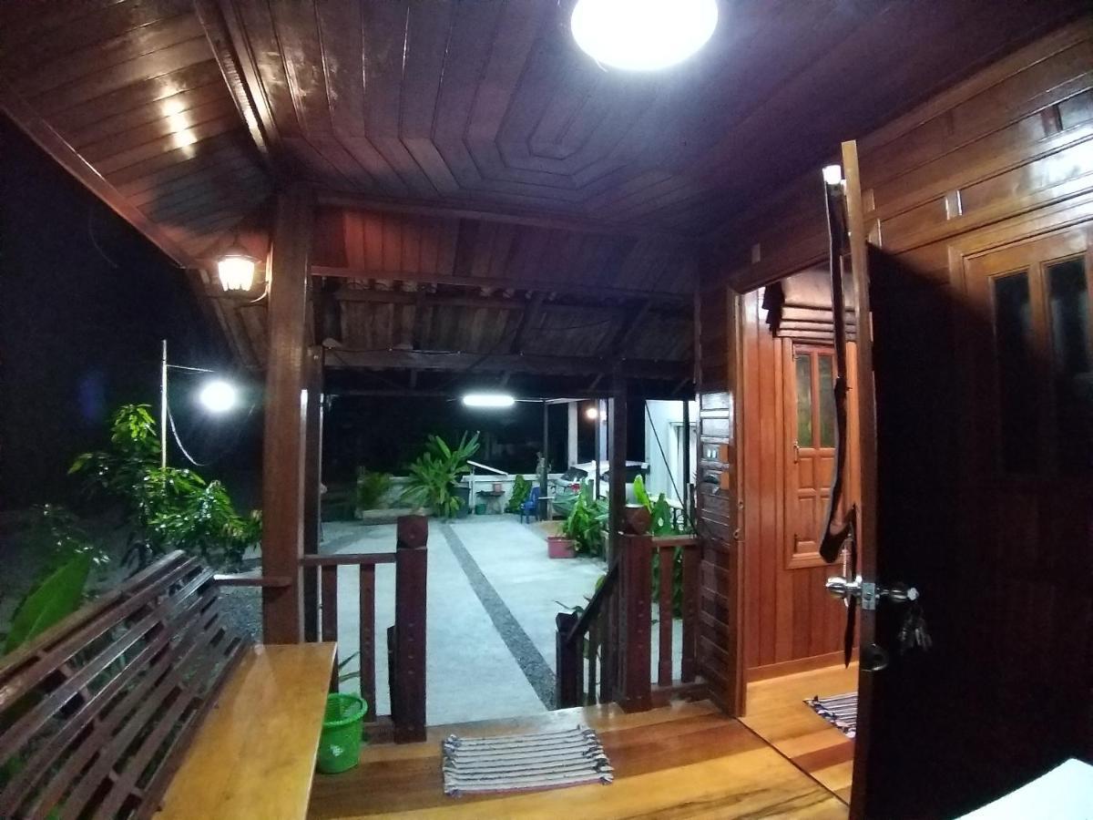 บ้านทะเลอิ่มเอม Bann Talay Im Eimm Banphe Kültér fotó