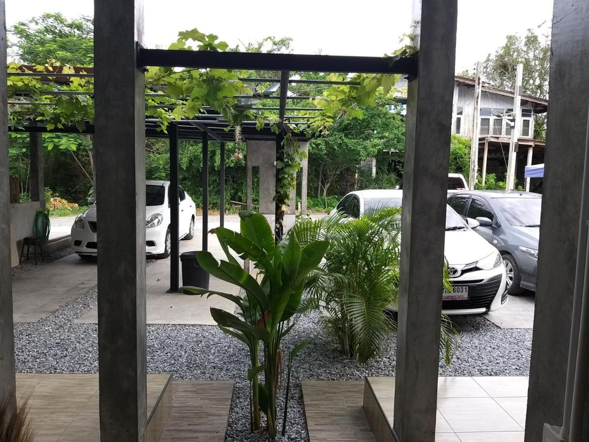 บ้านทะเลอิ่มเอม Bann Talay Im Eimm Banphe Kültér fotó