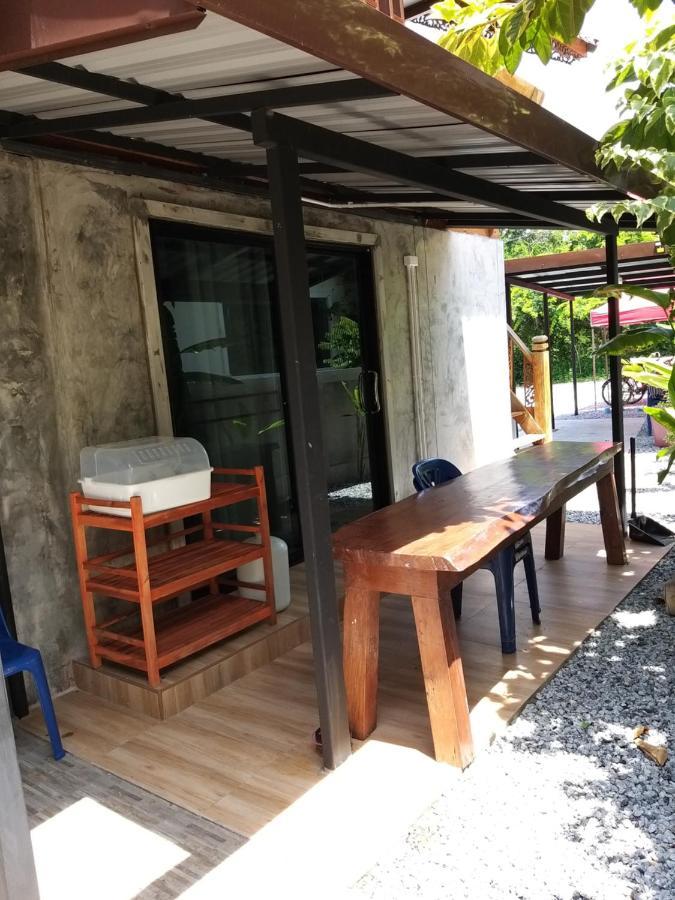 บ้านทะเลอิ่มเอม Bann Talay Im Eimm Banphe Kültér fotó